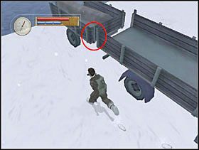 Podbiegamy do przyczepy i ją podnosimy. - [Solucja] WILDERNESS cz.3 - II Wojna Światowa: Pilot Down - Na Tyłach Wroga - poradnik do gry