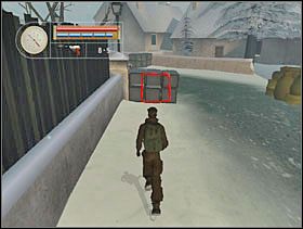 Skręcamy w lewo i biegniemy wzdłuż drogi po jej lewej stronie do momentu gdy zobaczymy widoczne wyżej skrzynki. Podchodzimy do nich i się przyczajamy. - [Solucja] FRENCH VILLAGE cz.2 - II Wojna Światowa: Pilot Down - Na Tyłach Wroga - poradnik do gry