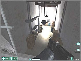 Po schodach wejdź na górę - Pierwsze spotkanie (4) | Interwał 02 | FEAR - F.E.A.R.: First Encounter Assault Recon - poradnik do gry