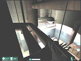 Przy ciele znajdziesz Pistolet AT-14 - Zła woda (2) | Interwał 03-C | FEAR - F.E.A.R.: First Encounter Assault Recon - poradnik do gry