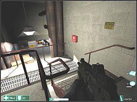 Korytarz zaprowadzi cię do miejsca, gdzie będziesz mógł wejść przez otwarte drzwi, lub skręcić w lewo - Zła woda (3) | Interwał 03-C | FEAR - F.E.A.R.: First Encounter Assault Recon - poradnik do gry