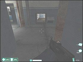 Najpierw idź do pokoju po prawej, skąd zabierz Pistolet AT-14 i Granat - Exeunt Omnes (1) | Interwał 03-D | FEAR - F.E.A.R.: First Encounter Assault Recon - poradnik do gry