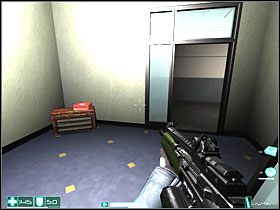 Musisz wyjść przez okno po prawej na gzyms - Bishop (4) | Interwał 05-A | FEAR - F.E.A.R.: First Encounter Assault Recon - poradnik do gry