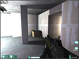 W kolejnej sali jest razem pięciu przeciwników (uzbrojeni w Karabiny szturmowe G2A2 i Strzelby bojowe VK-12 ) - Bishop (5) | Interwał 05-A | FEAR - F.E.A.R.: First Encounter Assault Recon - poradnik do gry