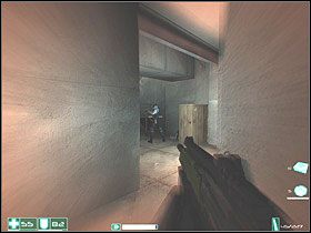 Na dole znajdziesz Lekki pancerz i dwa Granaty - Ślepa strona (2) | Interwał 05-B | FEAR - F.E.A.R.: First Encounter Assault Recon - poradnik do gry