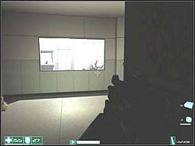 Przez sporą część poziomu przeciwnikami będą jedynie działka wysuwające się z sufitów - Nieupoważniony personel (1) | Interwał 06-B | FEAR - F.E.A.R.: First Encounter Assault Recon - poradnik do gry