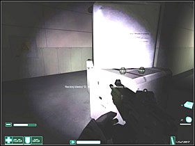 Idź następnie korytarzem do drugiej hali i ją obszukaj - obok jednej skrzyni znajdziesz Karabin szturmowy G2A2 , Pistolet maszynowy RPL , na niej Lekki pancerz , a na drugiej - dwa Granaty - Nieupoważniony personel (4) | Interwał 06-B | FEAR - F.E.A.R.: First Encounter Assault Recon - poradnik do gry