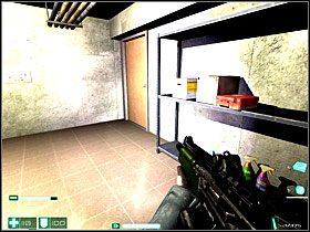 Przeskocz przez barierkę i przejdź po wąskim gzymsie po prawej - Alice Wade (1) | Interwał 07-A | FEAR - F.E.A.R.: First Encounter Assault Recon - poradnik do gry