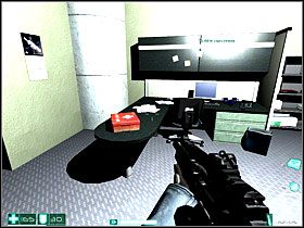 Pozbieraj broń przeciwników, a także Apteczki - Alice Wade (3) | Interwał 07-A | FEAR - F.E.A.R.: First Encounter Assault Recon - poradnik do gry