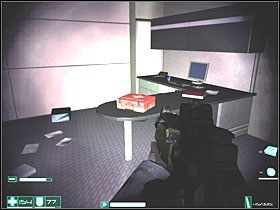 Na górze, na kanapie i obok niej leżą Lekkie Pancerze - Alice Wade (4) | Interwał 07-A | FEAR - F.E.A.R.: First Encounter Assault Recon - poradnik do gry