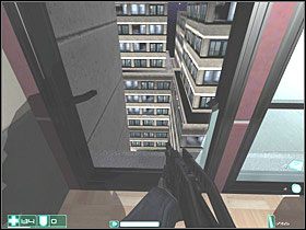 W pokoju znajdziesz Apteczkę i Karabin szturmowy G2A2 na okrągłym stoliku - Lot (2) | Interwał 07-B | FEAR - F.E.A.R.: First Encounter Assault Recon - poradnik do gry