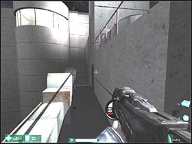 Z prawej wylecą dwa roboty - Lot (3) | Interwał 07-B | FEAR - F.E.A.R.: First Encounter Assault Recon - poradnik do gry