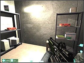 Powoli po schodach, jeden za drugim, będzie wchodziło trzech żołnierzy, wszyscy uzbrojeni w Karabiny szturmowe G2A2 - Lot (3) | Interwał 07-B | FEAR - F.E.A.R.: First Encounter Assault Recon - poradnik do gry