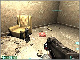 Wychyl się - w oknie na wyższym piętrze, po lewej, jest kolejny - Miejska zgnilizna (3) | Interwał 08-A | FEAR - F.E.A.R.: First Encounter Assault Recon - poradnik do gry