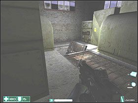 Wejdź do pokoju, znajdziesz tam Apteczkę - Wejście (2) | Interwał 08-B | FEAR - F.E.A.R.: First Encounter Assault Recon - poradnik do gry