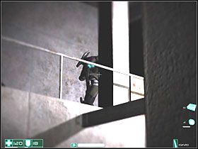 Idź prosto wzdłuż wnęk po lewej i prawej - na końcu jest para żołnierzy, jeden uzbrojony w Karabin szturmowy G2A2 , drugi w Strzelbę bojową VK-12 - Wejście (4) | Interwał 08-B | FEAR - F.E.A.R.: First Encounter Assault Recon - poradnik do gry