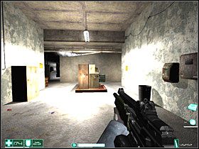 Do zniszczenia czeka jeszcze jeden robot strzelający rakietami - Wejście (6) | Interwał 08-B | FEAR - F.E.A.R.: First Encounter Assault Recon - poradnik do gry