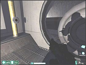 Idź jedyną możliwą drogą do zaworu - Piesek salonowy (4) | Interwał 09-A | FEAR - F.E.A.R.: First Encounter Assault Recon - poradnik do gry