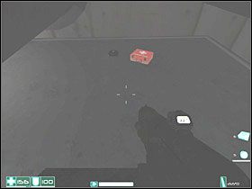 Obok skrzynki stoi Strzelba bojowa VK-12 , a na niej - laptop - Obejście (2) | Interwał 09-B | FEAR - F.E.A.R.: First Encounter Assault Recon - poradnik do gry