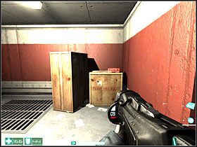 Uważaj, bo nad metalowym mostem po prawej latają cztery roboty strzelające laserem - Obejście (3) | Interwał 09-B | FEAR - F.E.A.R.: First Encounter Assault Recon - poradnik do gry