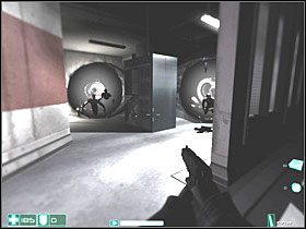 Z sali zabierz Apteczkę z lewej i idź dalej - Krypta (2) | Interwał 10 | FEAR - F.E.A.R.: First Encounter Assault Recon - poradnik do gry