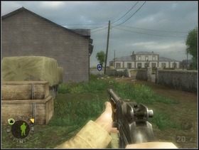 Ruszaj prosto kilkanaście metrów i skręć w lewo. Szybko ustaw sekcję wsparcia za murkiem kawałek dalej i każ jej ostrzeliwać Fryców, którzy pojawią się po lewej. Cały czas wokól wybuchają niemieckie granaty możdzierzowe więc musić działać szybko i zdecydowanie aby uniknąc poważniejszych strat. - [Solucja] Rozdział 7 Eviction Notice cz.1 - Brothers in Arms: Earned in Blood - poradnik do gry