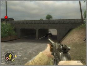 Razem ze szturmanami zaś obróć się w lewo i przebiegnij pod mostem. - [Solucja] Rozdział 7 Eviction Notice cz.2 - Brothers in Arms: Earned in Blood - poradnik do gry