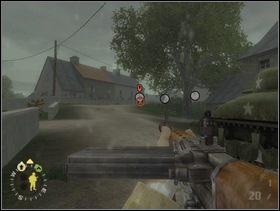 Potem obróć się i ustaw swoich żołnierzy za murkiem po lewej (jak widzisz na obrazku). Przed nimi pojawią się trzy cele - dwie sekcje niemieckich piechurów (każda po jednej stronie drogi) i armata p-panc na drodze pomiędzy piechotą. Ten ostatni jest zagrożeniem dla Twojego czołgu i dlatego proponuję go (dopóki nie załatwisz armaty) nie podciągać na razie bliżej aby nie oberwał. Z drugiej strony czasami udaje mu się dość szybko rozwalić tą armatkę więc decyzję czy wołać czołg czy nie pozostawiam Tobie (ja go nie wzywałem). - [Solucja] Rozdział 9 Baupte cz.1 - Brothers in Arms: Earned in Blood - poradnik do gry