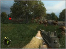 Następnie wróć do kolegów przesiadujących za pniem, korzystając z ich osłony idź dalej i wywal następną dziurę w żywopłocie pod drzewem. Trochę dalej za nim są Fryce, którzy na początku biegli po lewej. - [Solucja] Rozdział 10 Hedgerow Hell cz.1 - Brothers in Arms: Earned in Blood - poradnik do gry