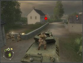 Po kilkudziesięciu metrach skręć w prawo. Ustaw żołnierzy za pobliskim murkiem i podjedź trochę czołgiem, jednak nie za daleko bo Szkopy mają Panzerfausty (przynajmniej ci z prawej). Dodatkowo za tymi z prawej jest jeszcze armata p-panc czekająca aż wyjedziesz zbyt daleko. Fryce z lewej początkowo chowają się za murkiem przed białym budynkiem jednak po pewnym czasie (kiedy zobaczą czołg) wycofują się za niego - możesz ich wówczas spróbować zastrzelić. Jeśli Ci się nie uda każ szturmanom ostrzeliwać Niemiaszków po prawej a sam, przemykając między murkami lewą stroną, zajdź Szkopów po lewej chowających się teraz za białym budynkiem. Zastrzel ich, ... - [Solucja] Rozdział 11 Run of the Mill cz.1 - Brothers in Arms: Earned in Blood - poradnik do gry
