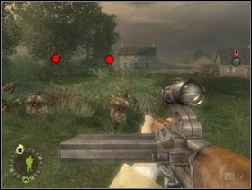 Potem ściągnij do siebie swoich kompanów (tą samą trasą, którą Ty tu przybiegłeś), ustaw za pobliskim żywopłotem i każ położyć ogień na Szwabów za ciężarówką. Czerwona kropka po lewej to armatka p-panc. - [Solucja] Rozdział 11 Run of the Mill cz.2 - Brothers in Arms: Earned in Blood - poradnik do gry