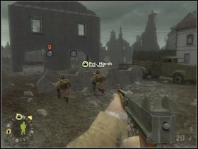 ... aż do ciężarówki. Fryce, które wcześniej tu się chowały uciekną na lewo, w kierunku armaty p-lot. Jeśli zastrzelisz któregoś z nich po drodze to dobrze, jeśli to nie ma co płakać. Ustaw kolegów za murkiem. Powinni tu być w miarę bezpieczni i zasłonięci częściowo ścianą przed nimi przed ostrzałem Flaka 36. Każ im zacząć ostrzeliwać ową armatę. Chodzi o to aby przykuć jej uwagę podczas gdy ty faktycznie uderzysz na nią z drugiej strony razem ze swoimi szturmanami. Od tej pory powinieneś działać szybko (armata może w końcu kogoś zabić). - [Solucja] Rozdział 13 The All Americans Part 2 cz.1 - Brothers in Arms: Earned in Blood - poradnik do gry