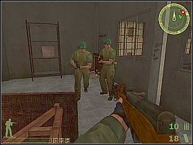 Przejdź do pomieszczenia przed tobą i zacznij z okna prowadzić ostrzał w kierunku Wietnamczyków kręcących się po porcie - Misja 4 | USA | Vietcong 2 - Vietcong 2 - poradnik do gry