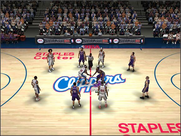 Na początku możemy obejrzeć efektowną oprawę, która ma miejsce podczas każdego spotkania w lidze NBA - Początek | Mecz NBA Live 06 - NBA Live 06 - poradnik do gry