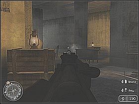 Za rogiem powinieneś zauważyć kolejnych przeciwników (screen 1) - Demolition (1) | The Winter War | Misja Call of Duty 2 - Call of Duty 2 - poradnik do gry