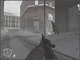 Wejdź do znajdującego się tu budynku, ustaw za dowolną zasłoną i zacznij likwidować pojawiających przeciwników (screen 1) - Repairing the Wire (1) | Not One Step Backwards! | Misja Call of Duty 2 - Call of Duty 2 - poradnik do gry