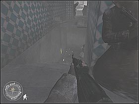 Połącz teraz ze sobą dwa kabelki, dzięki czemu zaliczysz pierwszy główny cel tej misji (screen 1) - Repairing the Wire (3) | Not One Step Backwards! | Misja Call of Duty 2 - Call of Duty 2 - poradnik do gry