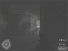 Teraz zajmij się zbadaniem lewego pomieszczenia (screen 1) - Railroad Station No. 1 (4) | Not One Step Backwards! | Misja Call of Duty 2 - Call of Duty 2 - poradnik do gry