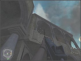 Skieruj się teraz do charakterystycznego wejścia prowadzącego do centrum dowodzenia (screen 1) - The End of the Beginning (4) | The Battle of El Alamein | Misja Call of Duty 2 - Call of Duty 2 - poradnik do gry