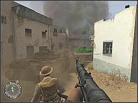 Z racji dość specyficznego ukształtowania terenu w tej misji będziesz miał wiele okazji do tego, aby zaskoczyć znajdujących się kilkadziesiąt metrów dalej przeciwników - Retaking Toujane (1) | Rommels Last Stand | Misja Call of Duty 2 - Call of Duty 2 - poradnik do gry