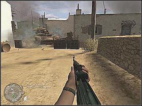 Dołącz do reszty drużyny i zacznij ostrożnie przesuwać się za jednym z czołgów (screen 1) - Retaking Toujane (2) | Rommels Last Stand | Misja Call of Duty 2 - Call of Duty 2 - poradnik do gry