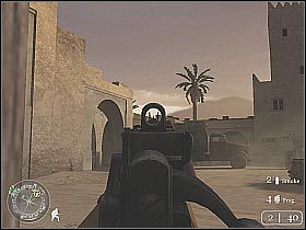 Po zlikwidowaniu pierwszej grupy zwróć się na północ i zacznij eliminować kolejnych żołnierzy (screen 1) - Assault on Matmata (2) | Rommels Last Stand | Misja Call of Duty 2 - Call of Duty 2 - poradnik do gry