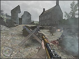 Skieruj się do najbliżej położonego zniszczonego domu i podejdź do jednej z okiennic ulokowanych na parterze - The Brigade Box (2) | The Battle for Caen | Misja Call of Duty 2 - Call of Duty 2 - poradnik do gry