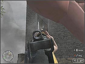 Przy wsparciu kolegów z ekipy spróbuj pozbyć się wszystkich żołnierzy, którzy rozstawili się w tylnej części budynku (screen 1) - The Brigade Box (3) | The Battle for Caen | Misja Call of Duty 2 - Call of Duty 2 - poradnik do gry