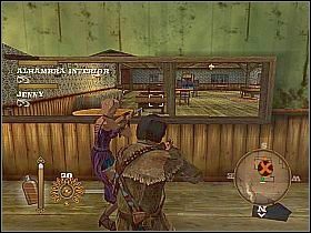 Przejdź przez korytarz, schowaj się za beczkami i zacznij ostrzeliwać dużą grupę przeciwników, którzy poukrywali się w okolicznych pokojach - The Red Hand Gang | Misje główne w Gun - Gun - poradnik do gry