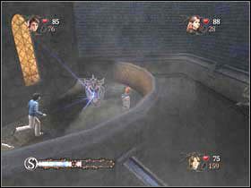 Tutaj zauważysz drugą statuetkę smoka, rzuć na nią urok (X), po czym skieruj się po tarczę Turnieju Trójmagicznego - Dachy zamku Hogwart cz.3 | Harry Potter i Czara Ognia - Harry Potter i Czara Ognia - poradnik do gry