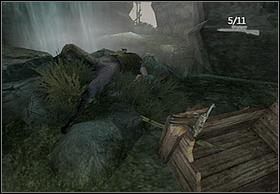 Aby się dostać do tych nabojów obejdź wszystko dookoła (przechodzić będziesz koło długiej, drewnianej kładki - nie wchodź na nią - i latających owadów - [Solucja] The Canyon cz.1 | Peter Jacksons King Kong - Peter Jacksons King Kong - poradnik do gry