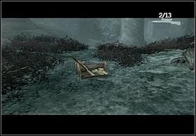 Będąc już na dole staraj się na maxa wykorzystywać broń niepalną, gdyż tej jest pod dostatkiem (możesz tę samą dzidę wyjąć z już powalonego wroga i użyć ponownie) - [Solucja] The Wall cz.1 - Peter Jacksons King Kong - poradnik do gry