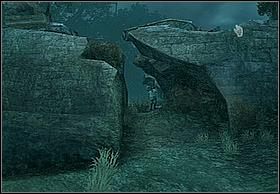 Carl po skończeniu kręcenia sceny z gorylem wskaże Ci dalszą drogę, podążaj za nim (dotrzesz do miejsca, w którym będziesz musiał przejść między skałami) - [Solucja] On Kongs Tracks cz.1 | Peter Jacksons King Kong - Peter Jacksons King Kong - poradnik do gry