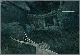 Następnie podejdź kawałek dalej i przejdź po drewnianej konstrukcji, która będzie drżeć, gdy na niej staniesz (łatwo można spaść więc zachowaj szczególną ostrożność) - [Solucja] On Kongs Tracks cz.2 | Peter Jacksons King Kong - Peter Jacksons King Kong - poradnik do gry